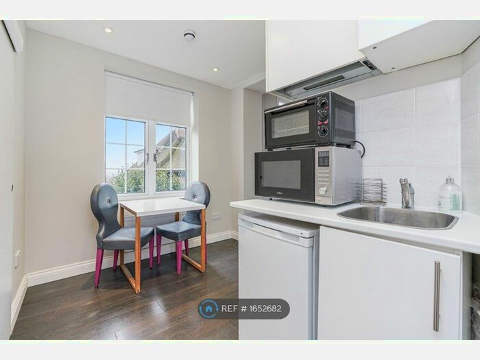 Studio To Rent In Finchley Road, London, NW3
