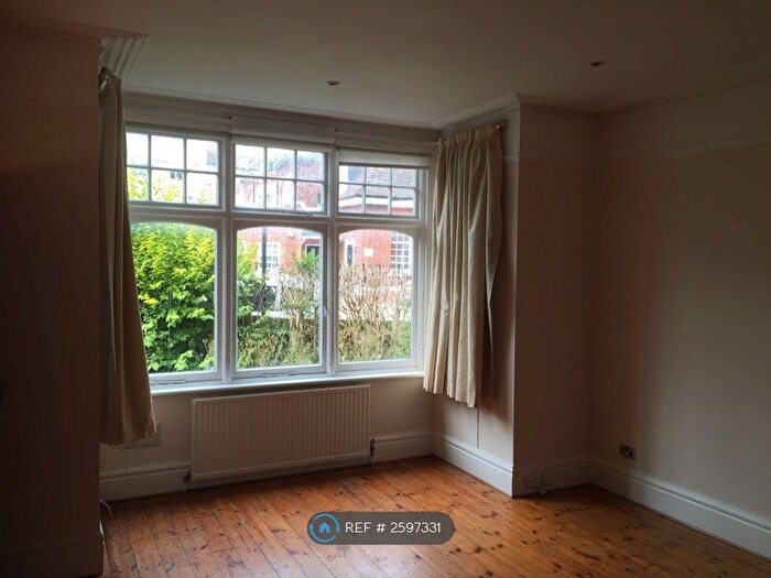 2 Bedroom Flat To Rent In Normandy Avenue, High Barnet, EN5