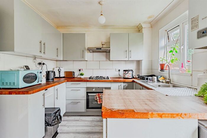 3 Bedroom Semi-detached House For Sale In Windmill Court, Crawley, RH10