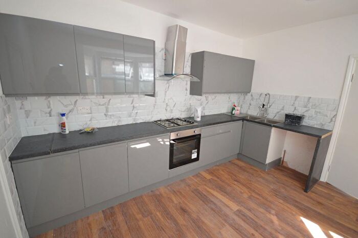 2 Bedroom Flat To Rent In Palmerston Road, London, E17