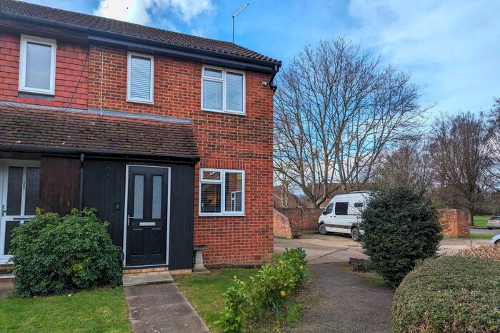 2 Bedroom End Of Terrace House To Rent In Goldsworth Park, Woking, GU21