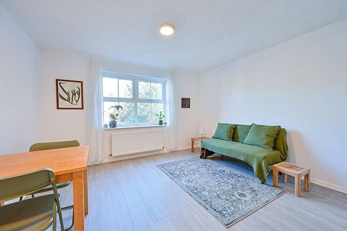 1 Bedroom Flat For Sale In Shaftesbury Gardens, North Acton, London, NW10