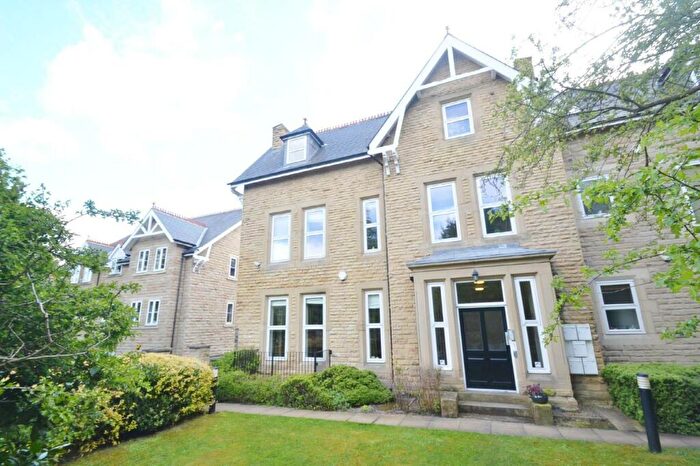 2 Bedroom Flat To Rent In Linfield Hall, Headingley, Leeds, LS6
