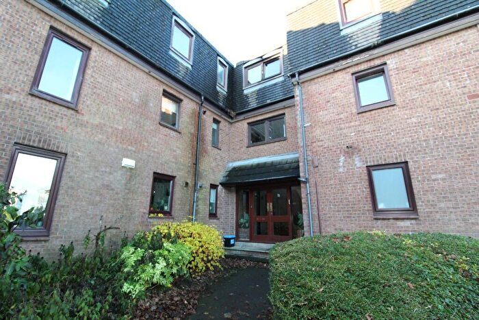 2 Bedroom Flat To Rent In Westlands Gardens, Paisley, Renfrewshire, PA2