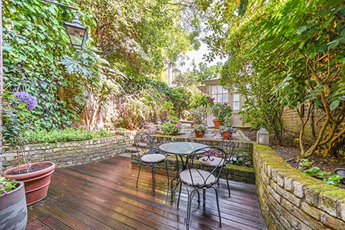 3 Bedroom Maisonette For Sale In Holland Park, London, W11