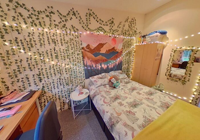 9 Bedroom House To Rent In Cliff Road, Leeds, LS6