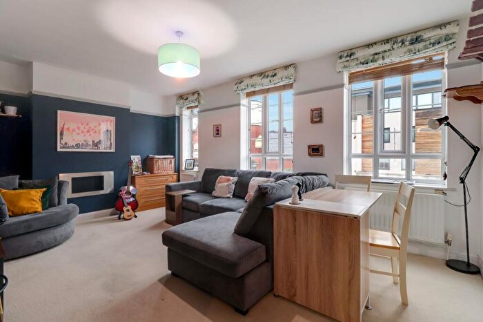 2 Bedroom Apartment For Sale In St. Marks Hill, Surbiton, KT6