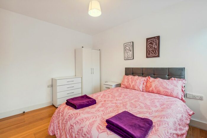 2 Bedroom Flat To Rent In South Lambeth Road, London, SW8
