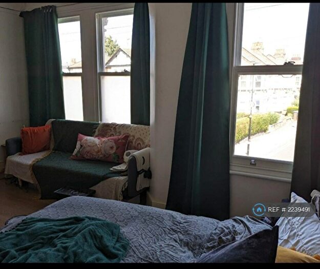 Studio To Rent In Turnpike Lane, London, N22