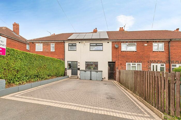 3 Bedroom Town House For Sale In Margetson Road, Drighlington, Bradford, BD11