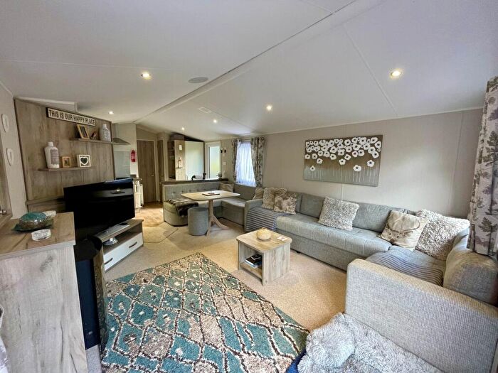 2 Bedroom Caravan For Sale In Willerby Skye Caravan (Pre-owned, ), Woodclose Park, Kirkby Lonsdale, Cumbria, LA6