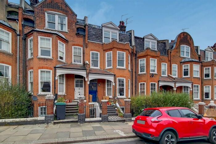 2 Bedroom Flat To Rent In Hillside Gardens, Highgate, N6