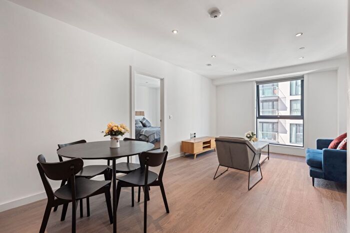 1 Bedroom Flat To Rent In Sienna House, SM1