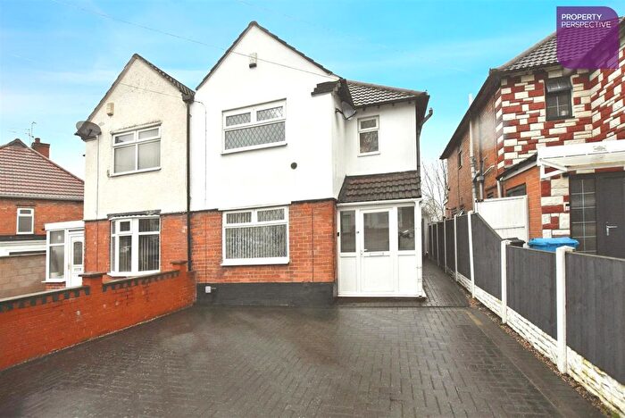 3 Bedroom Semi-Detached House For Sale In Kenilworth Avenue, Derby, DE23