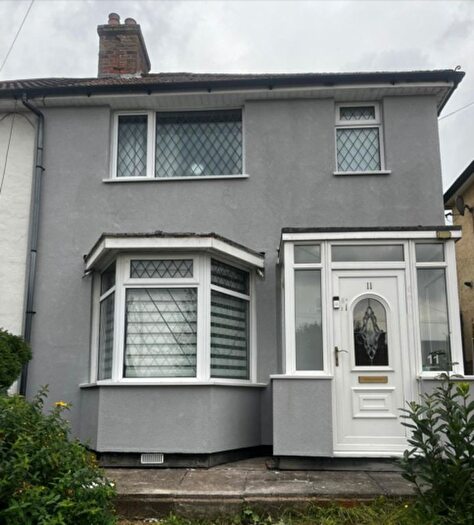 3 Bedroom Semi-Detached House For Sale In Sandmere Grove, Birmingham, B14