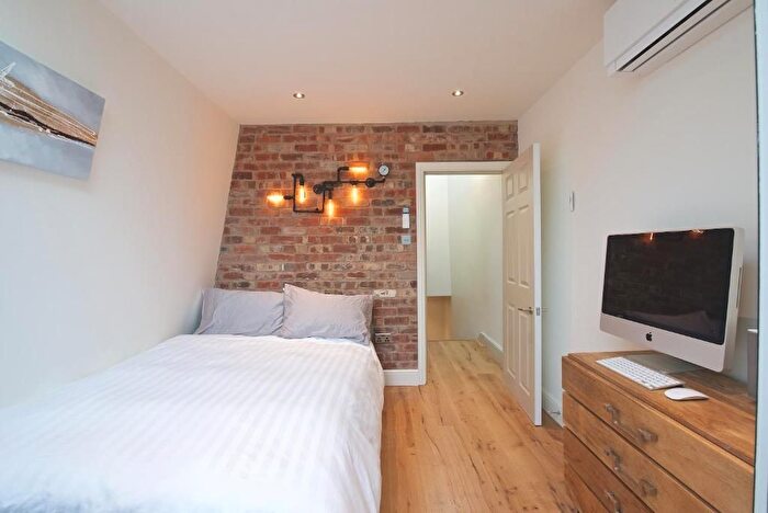 3 Bedroom Flat To Rent In Alderbrook Road, London, SW12