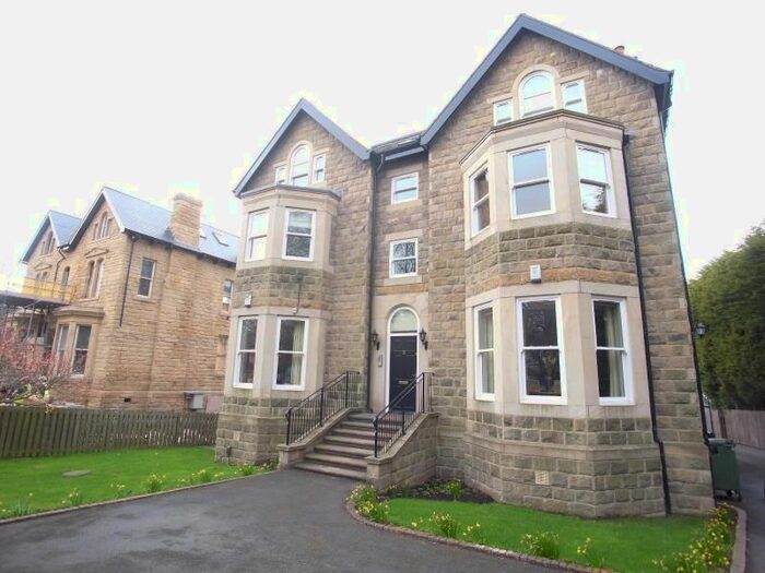 2 Bedroom Flat To Rent In Park Crescent, Roundhay, Leeds, LS8