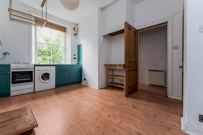 2 Bedroom Flat To Rent In Milton Street, Abbeyhill, Edinburgh, EH8