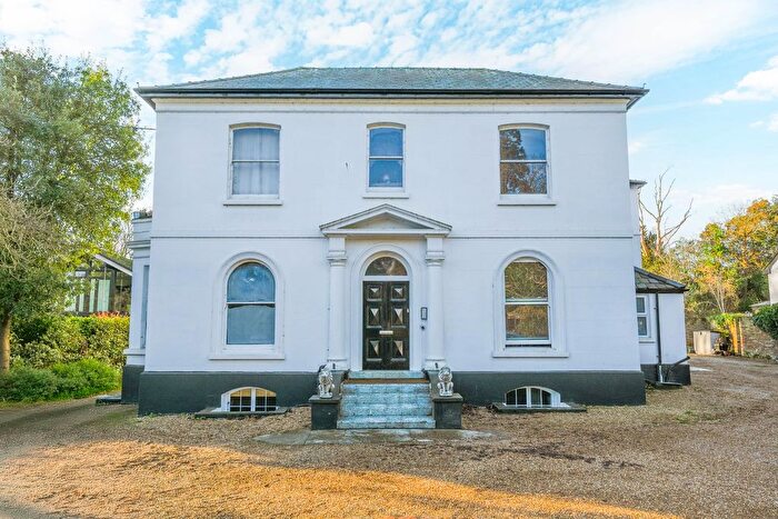 2 Bedroom Flat To Rent In Woburn Hill, Addlestone, KT15