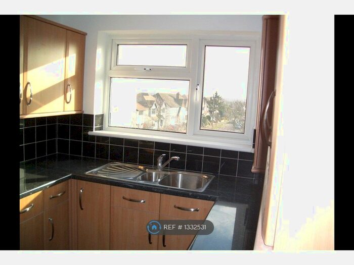 1 Bedroom Flat To Rent In Manor Road, Chigwell, IG7