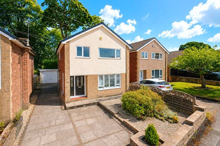 3 Bedroom Detached House For Sale In Wensleydale Rise, Baildon, Shipley, West Yorkshire, BD17