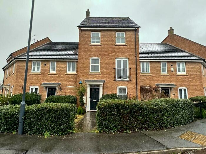 4 Bedroom Town House To Rent In Montague Way, Derby, DE73