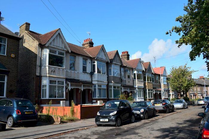 2 Bedroom Flat To Rent In Crescent Road, South Woodford, London E18