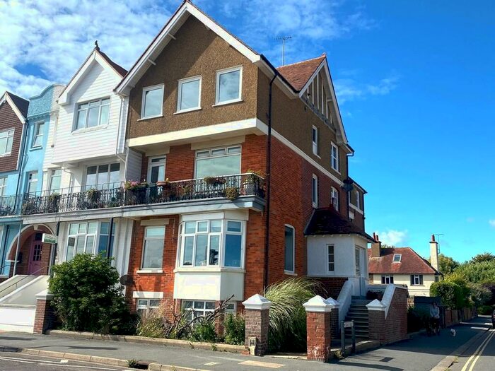 2 Bedroom Ground Flat To Rent In South Terrace, Littlehampton, BN17