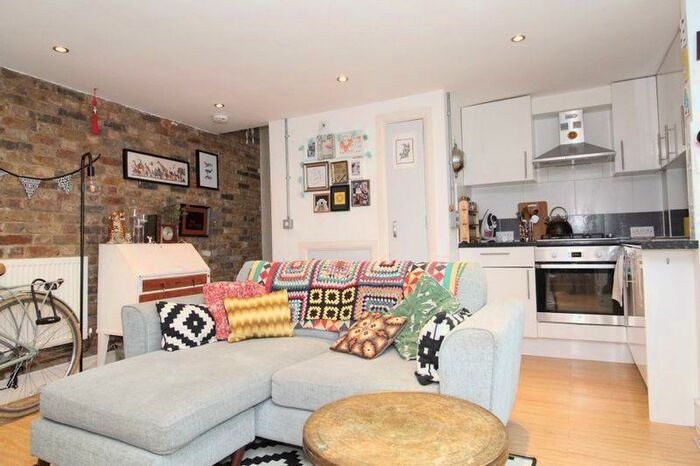 1 Bedroom Terraced House To Rent In Winns Mews, Grove Park Road, Seven Sisters, N15