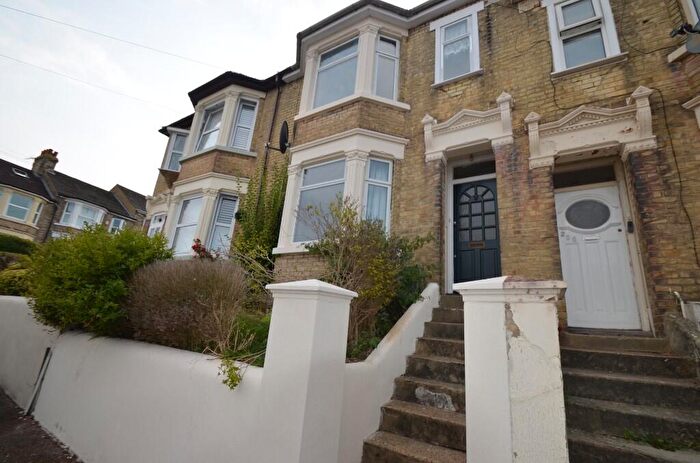 4 Bedroom Terraced House To Rent In Rochester Street, Chatham, Kent, ME4