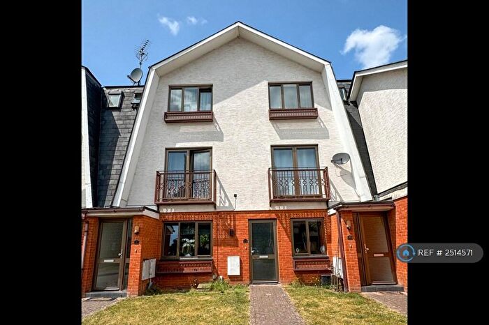 2 Bedroom Flat To Rent In Braeside, Binfield, Bracknell, RG12