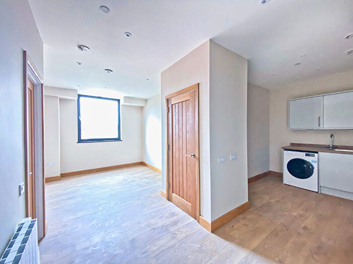 1 Bedroom Flat To Rent In Victoria Road, Farnborough, Hampshire, GU14