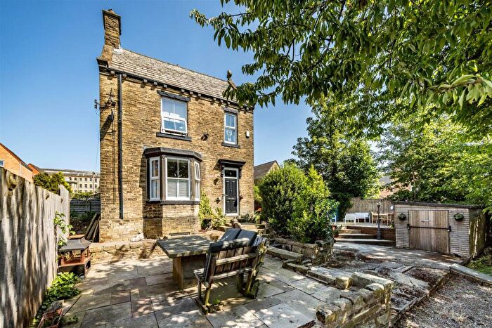 4 Bedroom Terraced House For Sale In Brow Wood Terrace, Bradford, BD6