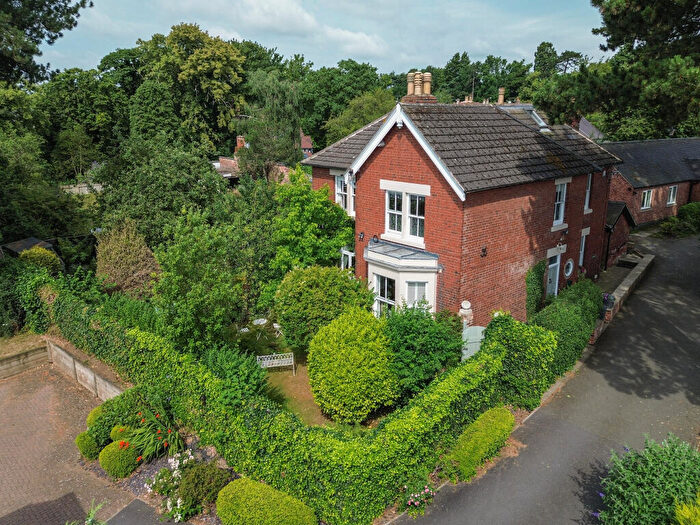 6 Bedroom Detached House For Sale In The Green, Mickleover, DE3