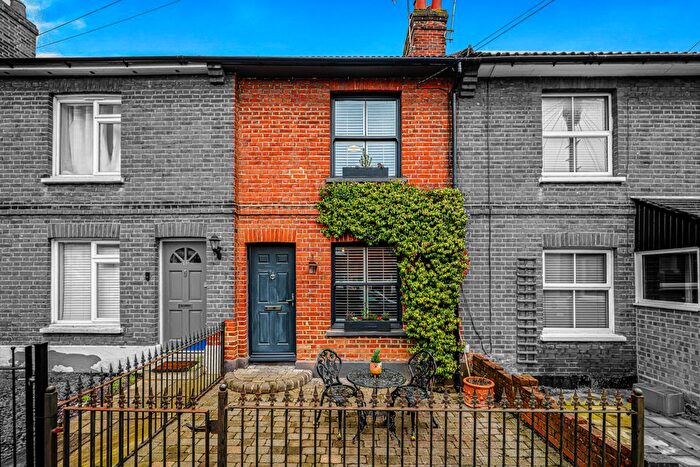2 Bedroom Terraced House For Sale In Chase Road, Brentwood, CM14