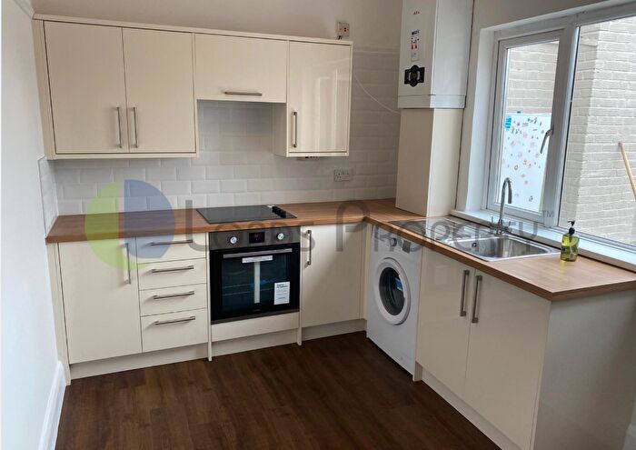 2 Bedroom Flat To Rent In Hertford Road, Enfield, EN3
