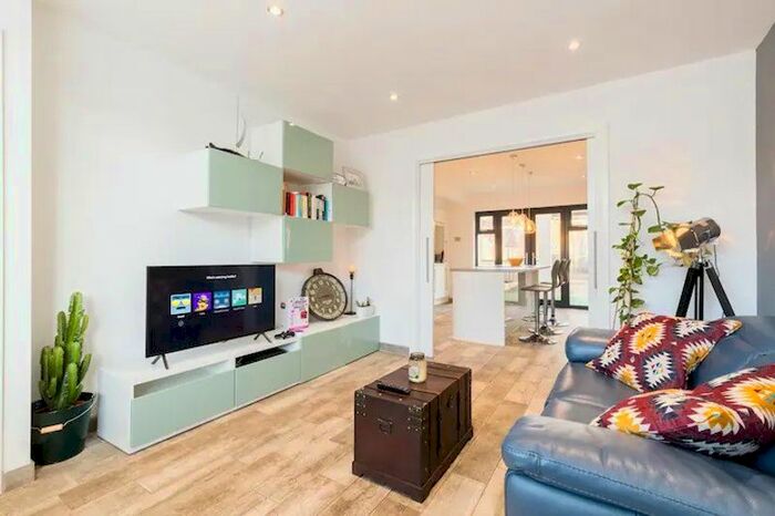 3 Bedroom Semi-Detached House To Rent In Chaffcombe Road, Birmingham, B26