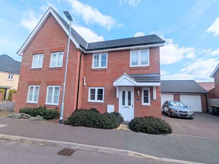 3 Bedroom Terraced House To Rent In Seaforth Gardens, Bedford, MK40