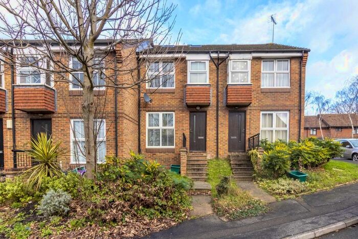 1 Bedroom Flat To Rent In Windmill Rise, Kingston Upon Thames, KT2