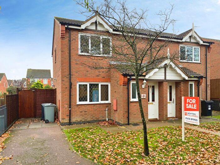 3 Bedroom Semi Detached House For Sale In Sunningdale, Grantham, NG31