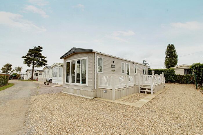 2 Bedroom Park Home For Sale In Towngate East, Market Deeping, PE6