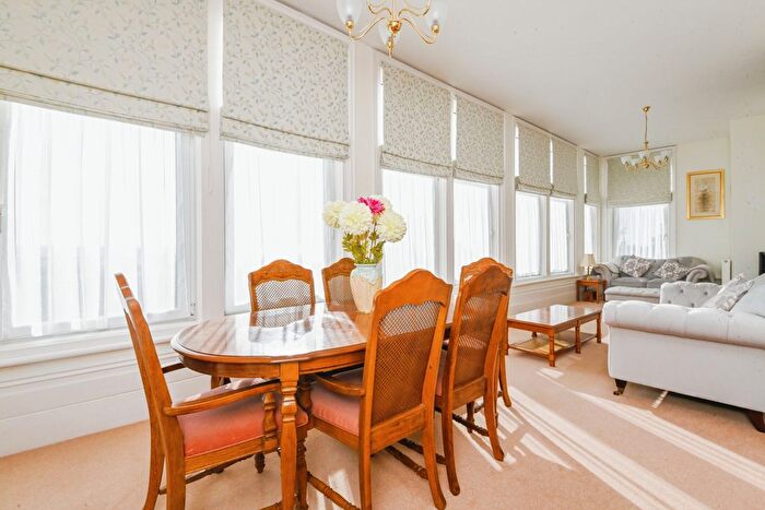 2 Bedroom Flat For Sale In Vista Road, Clacton-On-Sea, Essex, CO15