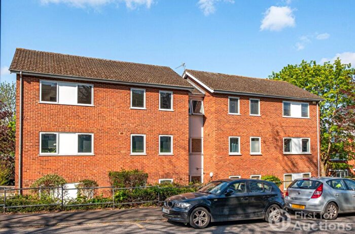 2 Bedroom Apartment For Sale In Sylvan Road, London, SE19