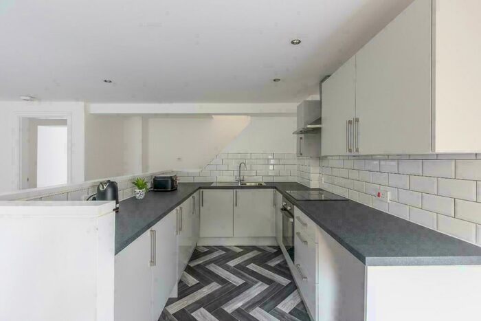 2 Bedroom Flat To Rent In Croxteth Road, Liverpool, Merseyside, L8