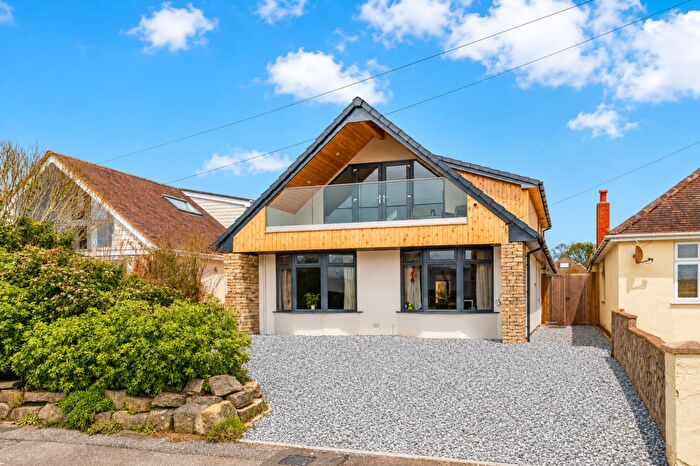 5 Bedroom Detached House For Sale In Lake Drive, Poole, BH15