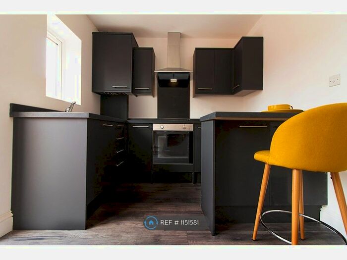 3 Bedroom End Of Terrace House To Rent In Mowbrays Road, Romford, RM5