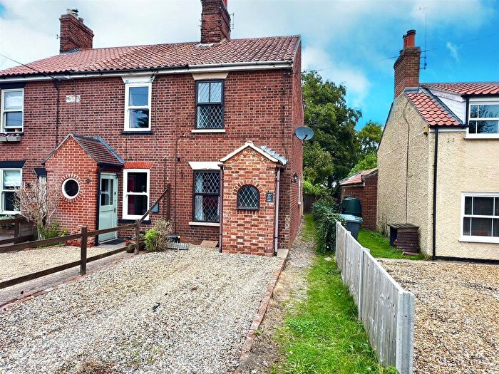 2 Bedroom End Terrace House For Sale In Hall Lane, Oulton, Lowestoft, Suffolk, NR32