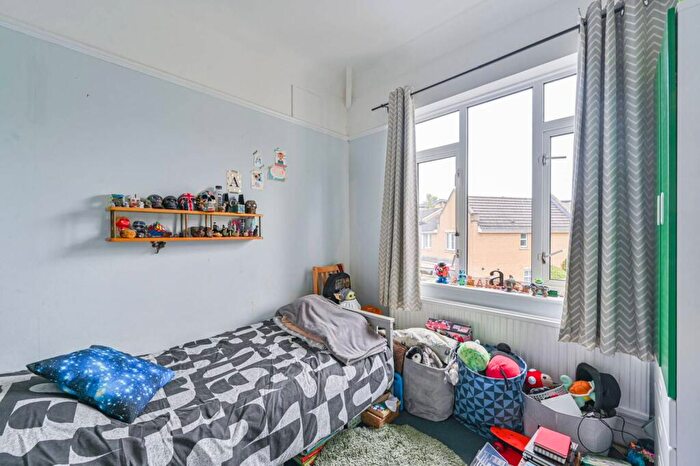 2 Bedroom Flat For Sale In Cromwell Avenue, Bromley, BR2