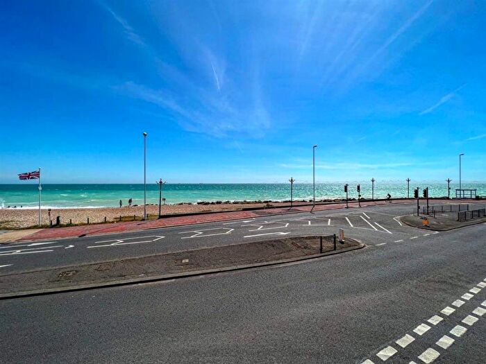 3 Bedroom Flat To Rent In Anscombe Road, Worthing, BN11