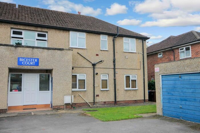 2 Bedroom Flat To Rent In Bicester Court, Bicester Road, Kidlington, OX5